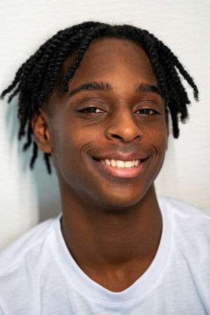 Kenzo Sambin as Ernest (age 13)