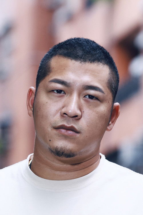 Chih-Wei Chiang as Senior EMT