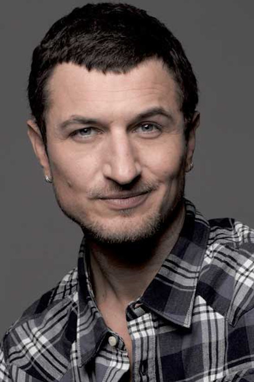 Sebastiaan Labrie as Simon