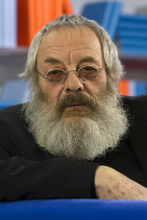 Harry Rowohlt as Hippo (voice)