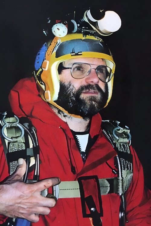 Leo Dickinson as Self