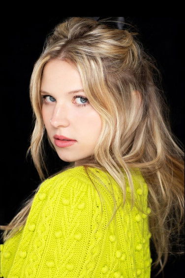 Nicole Mattox as Victoria