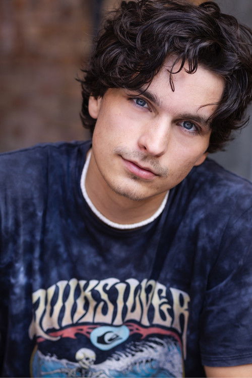 Benjamin Hudson as Roe