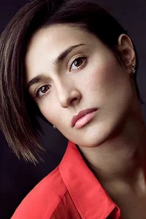 Margarita Chelmakova as девушка лёгкого поведения с чёлкой