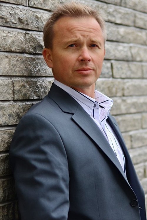 Rafael Kalamat as Walt