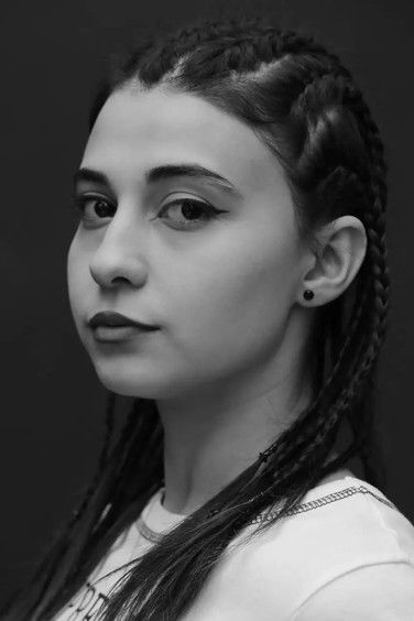 Nazli Guliyeva as Gülnar