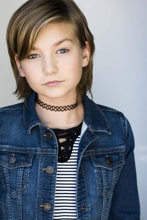 Anna Pniowsky as Kayla