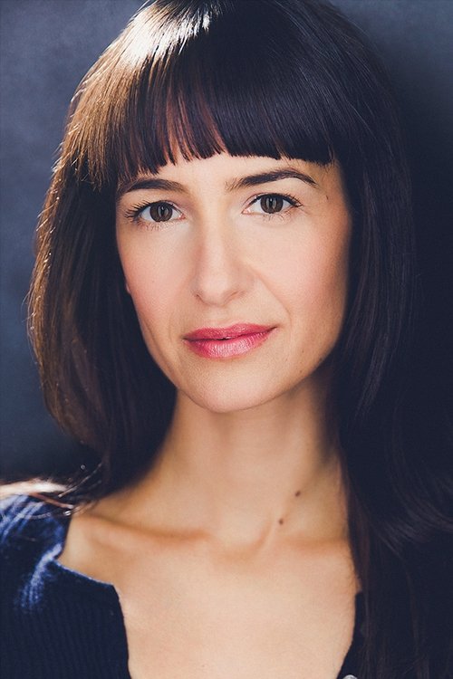 Elisabeth Waterston as Beth Curtis