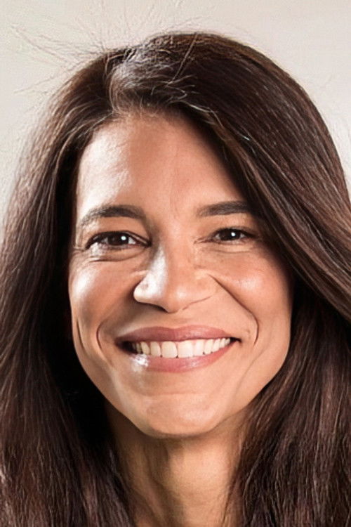 Soraya Pina as Claudia