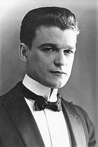 Wallace MacDonald as George 'Tennessee' Malden