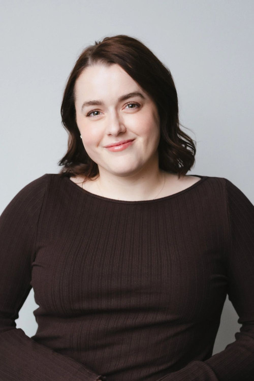 Caitlin Kinnunen as Bess