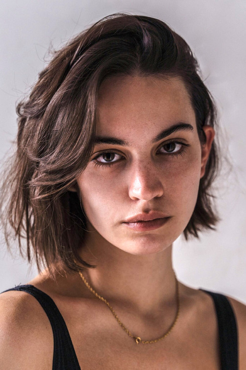 Inès Spiridonov as Chloe