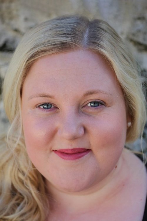 Caroline Deyga as Mabel