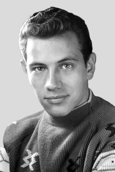 Alfonso Mejía as Pedro