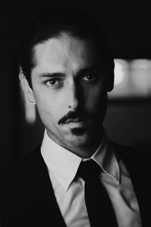 Pedro Bernardino as Alzira's Father