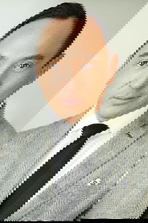 José Arias as Curious Tourist