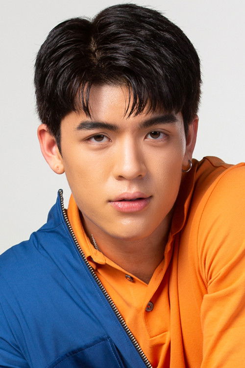 Way-ar Sangngern as Ake Aekaong