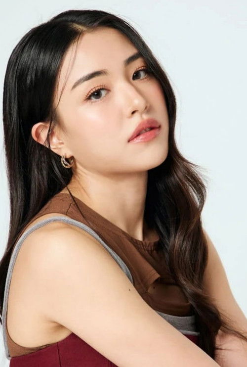 Juthapich Indrajundra as Tan [Ton's sister]