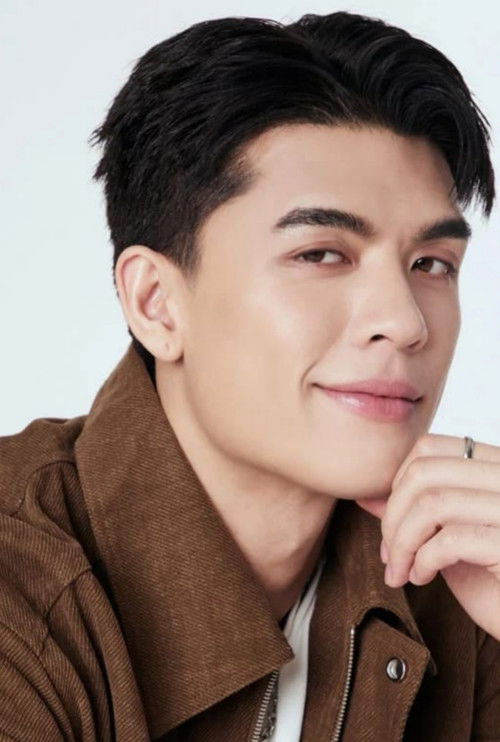 Way-ar Sangngern as Neo