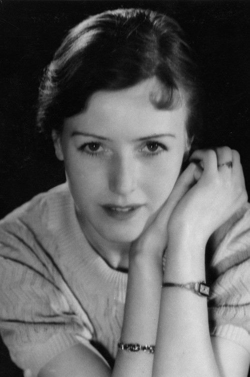 Hanna Waag as Dimitris Braut Katja