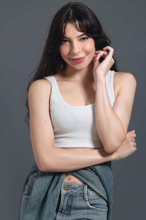 Maria Vitória as Louise