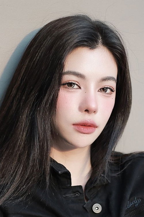 Pailiu Kamonwarai Prajakrattanakul as Self