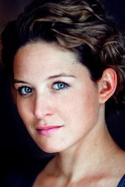 Gloria Nefzger as Heike Scholz