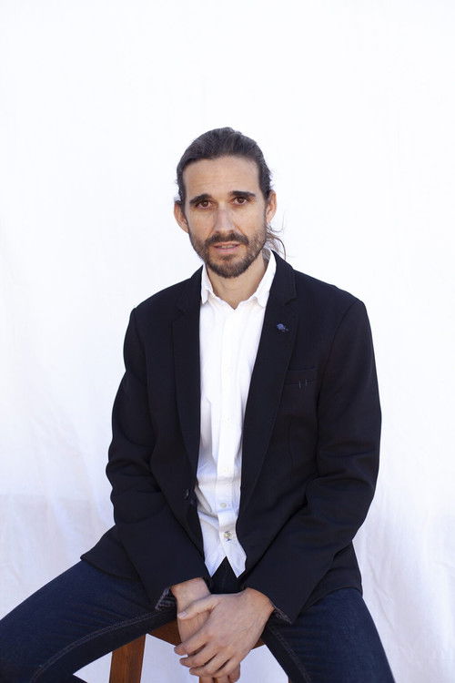 Gustavo León as David