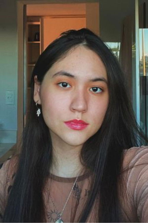 Letícia Sayuri as Mulher 1