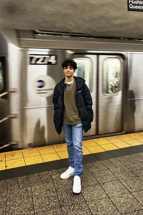 Théo Lacroix as Le chasseur