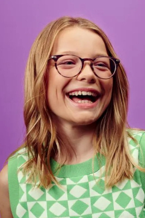 Suzanne as Self - Teen