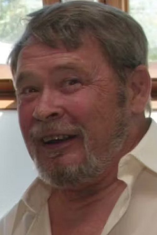 Henning Palner as Overlæge