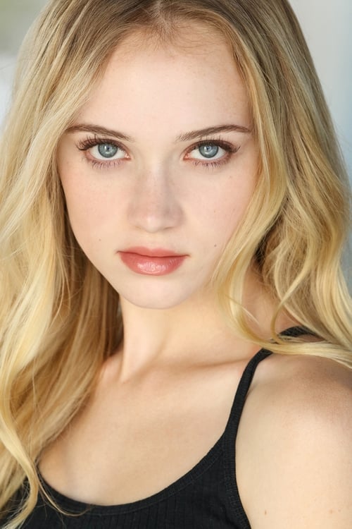 Belle Shouse as Summer Larsen