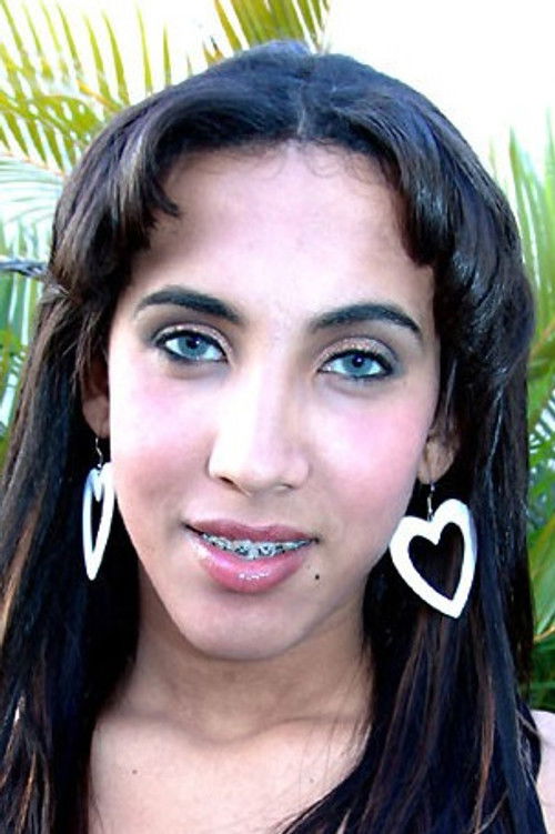 Viviane Rodrigues as 