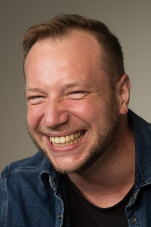 Mateusz Malecki as Policeman 'Kryptoskin'