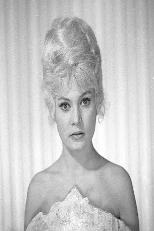 Iga Cembrzyńska as Aneta / Aneta's Grandmother