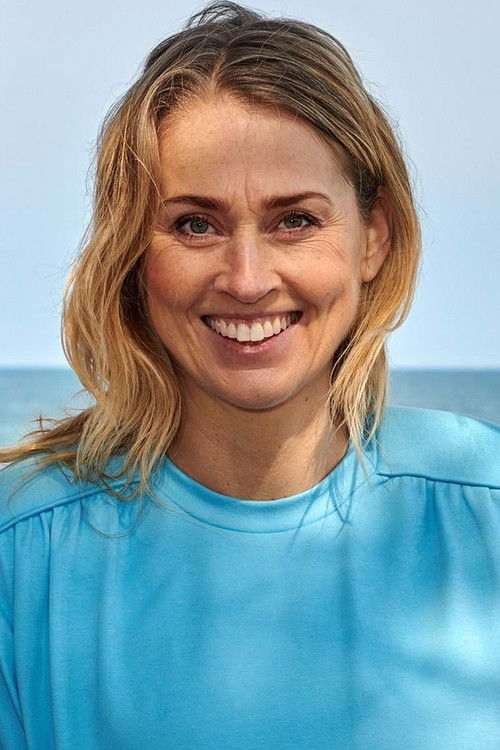 Camilla Martin as Vært