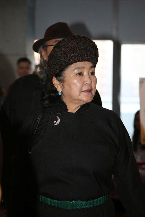 Sarantuya Sambuu as Oyundalai