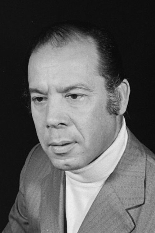 Armando Venâncio as Francisco Abreu