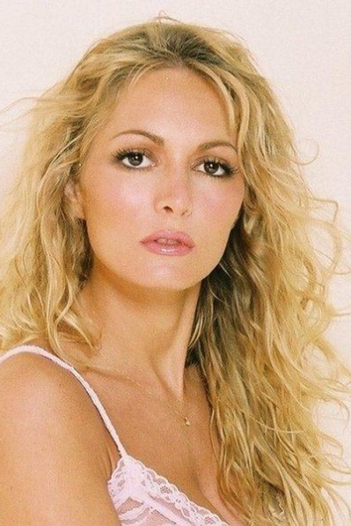 Marie-Laetitia Bettencourt as Rosanna