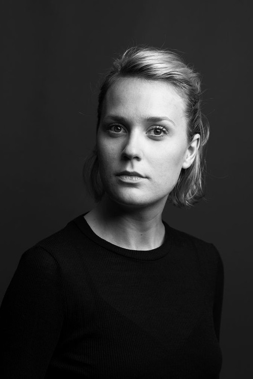 Emma Österlöf as Ida
