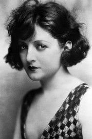 Lya De Putti as Anna Gallambos