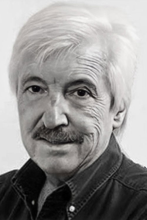 Rolo Puente as Raúl Aguilar