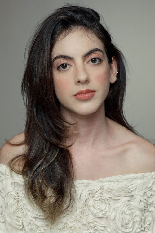 Ana Vitória Mattar as Elizabeth