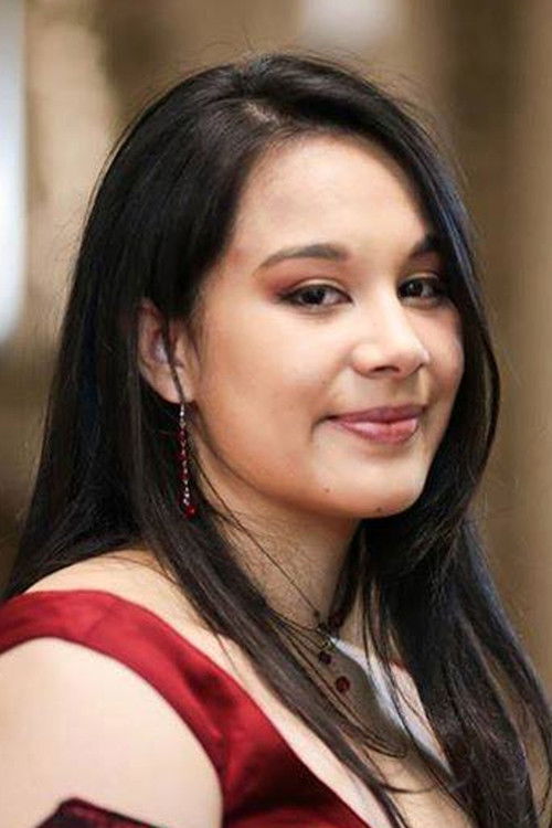 Carmen Nguyen-Cenalmor as Emma Darwin