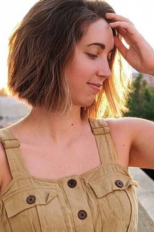 Katie LeBlanc as Qezza