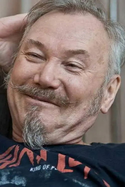 Vladimir Begunov as Крикунчик Чарли