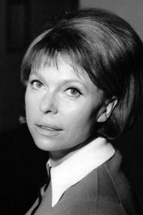 Margot Leonard as Monica Reed