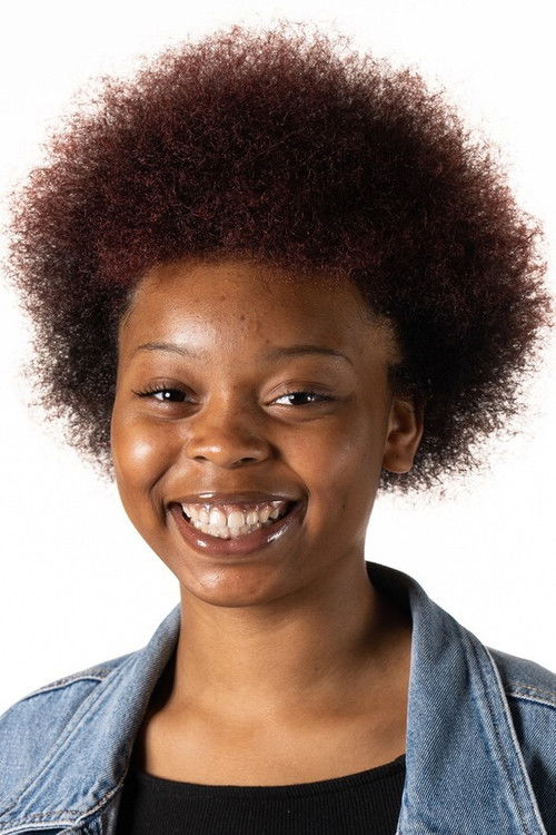 Thara Hillary Benjamin as Zoé