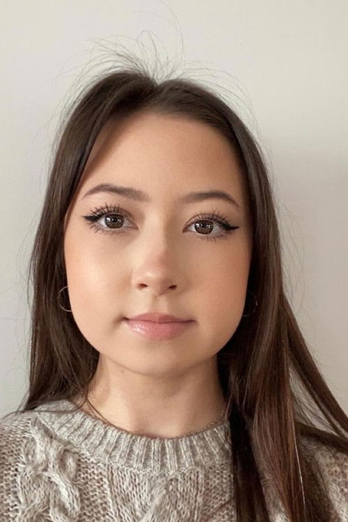 Hannah Moore as Maddy